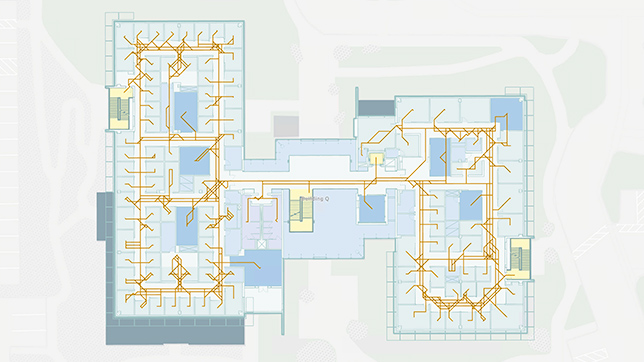 Mapa interno de um prédio de escritórios com redes de roteamento laranja mostrando possíveis rotas de navegação