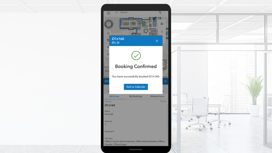 Uma tela de celular com uma janela pop-up dizendo reserva confirmada no ArcGIS Indoors Spaces