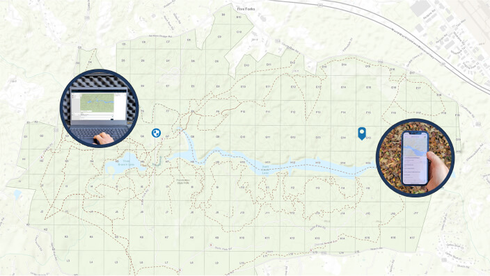 Composição de um mapa 2D em verde claro com imagens inseridas de um laptop e um smartphone exibindo mapas