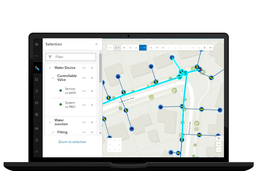 Um laptop mostrando um mapa com linhas azuis conectadas e pontos representando uma interface de edição do sistema de distribuição de água 